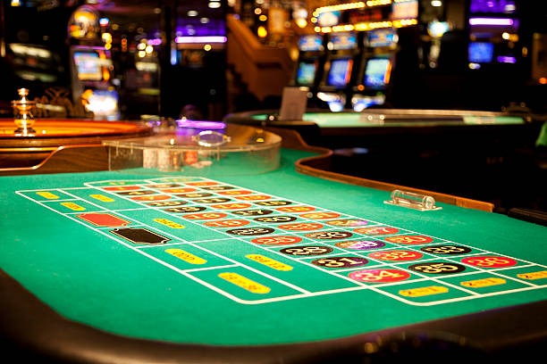 draw sgp platform showing live-dealer blackjack table with professional dealer